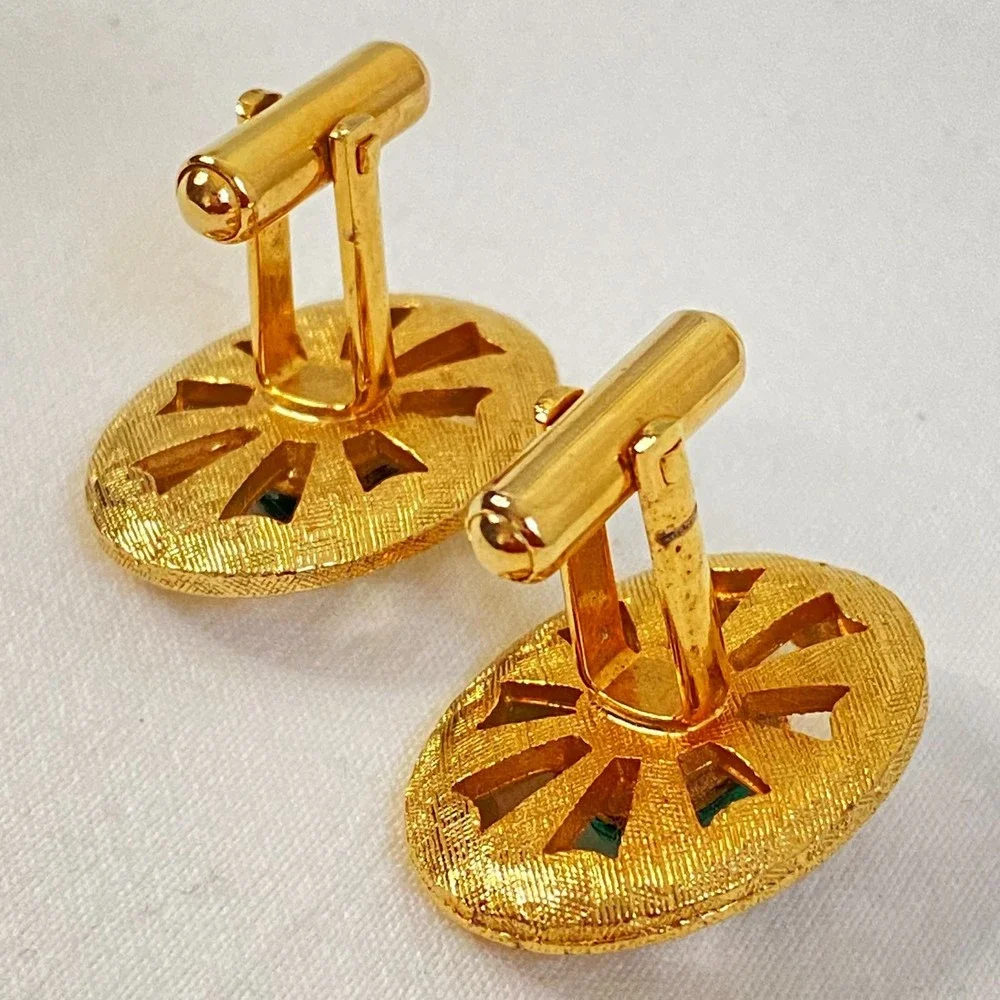 💎Cuff Links Mens Brushed Gold Tone Metal Setting Central Green Stone